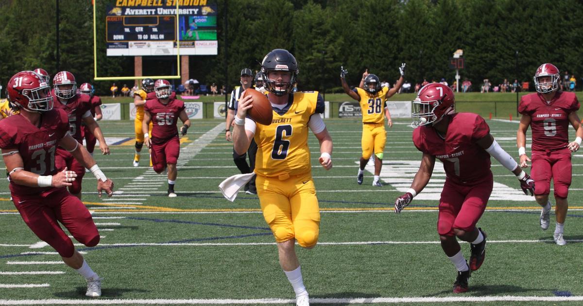 Big Plays Good Defense Help Football Run Past Hampden Sydney In Season